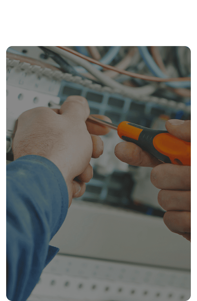 電気をつなぎ、未来を照らす。 地域に光を、暮らしに価値を。